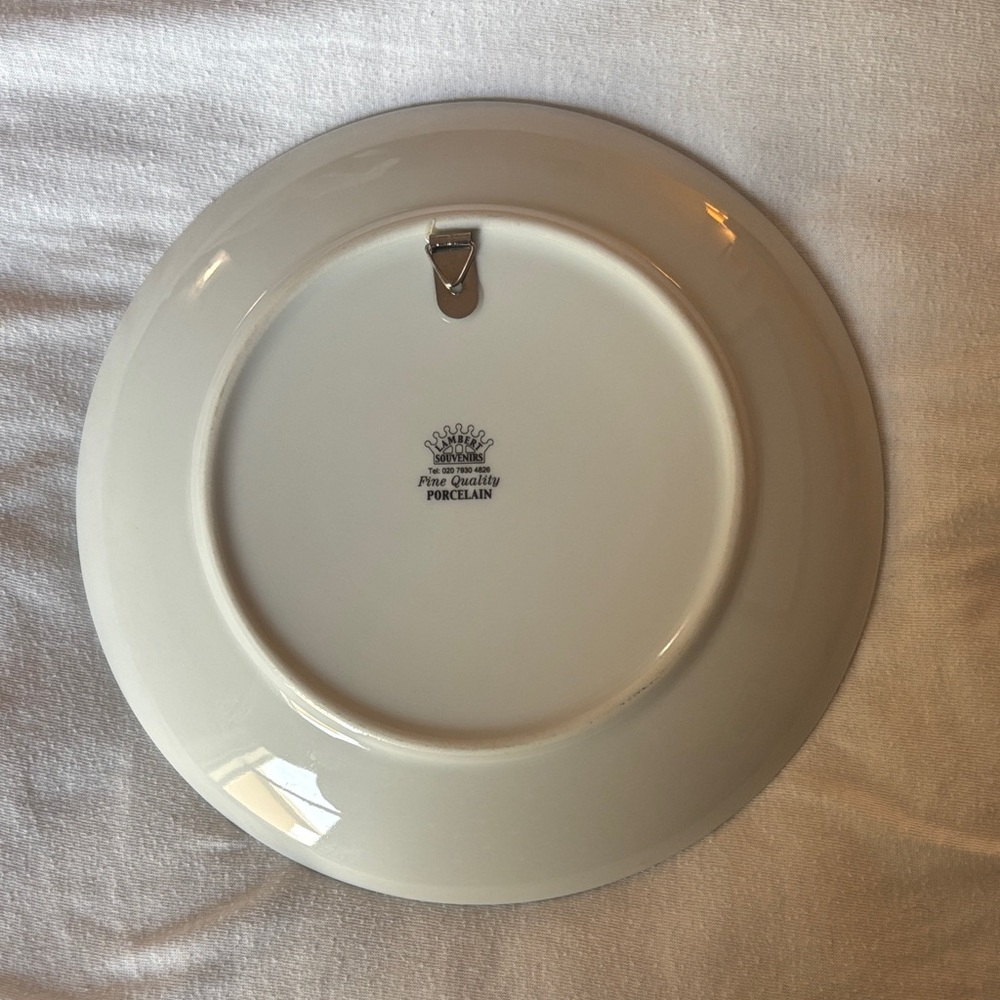 London Souvenir Decorative Plate Fine Quality Porcelain - Picture 3 of 10